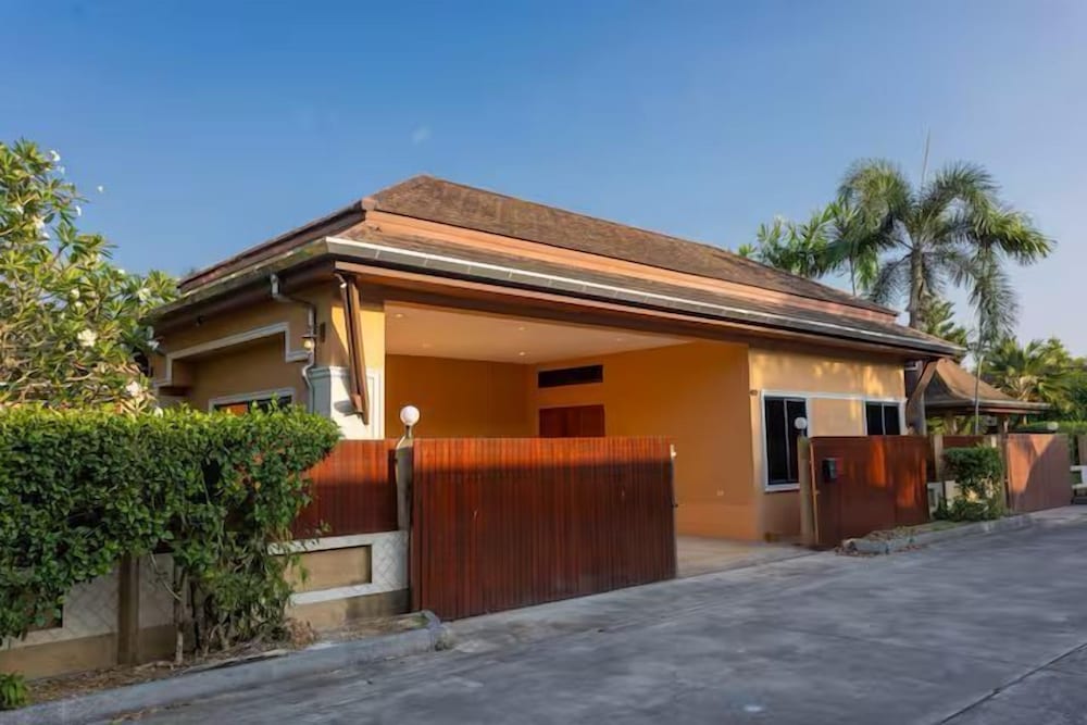 Tim buktu 4BR Jacuzzi WalkVillaMarket170