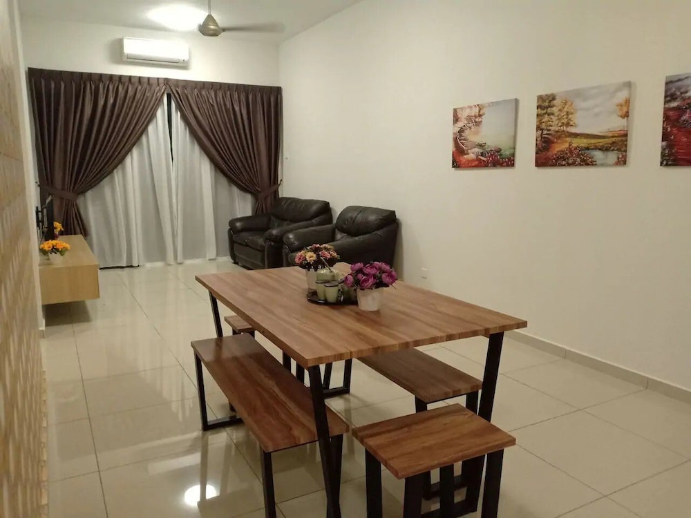 BLeisure Parkland Homestay photo 4