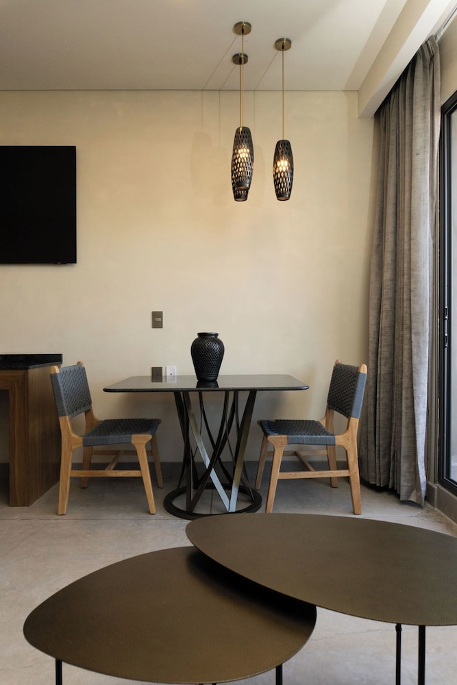 Hotel Zuma Colony