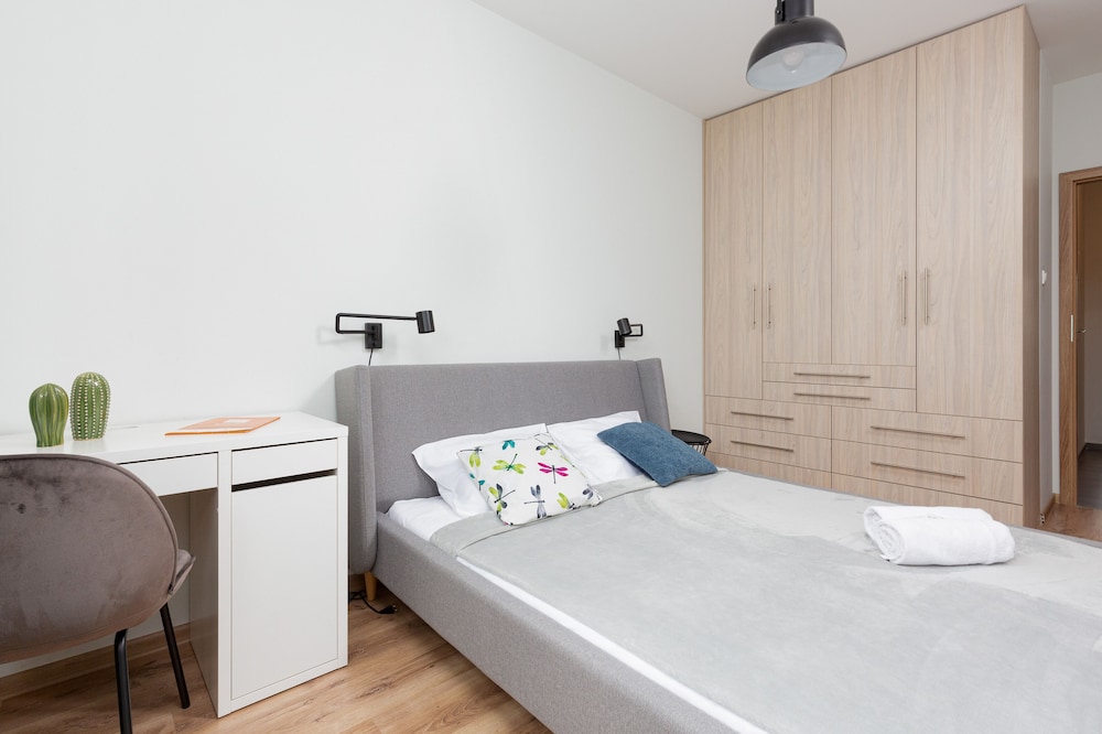 Metro Bielany Apartment by Renters view 4