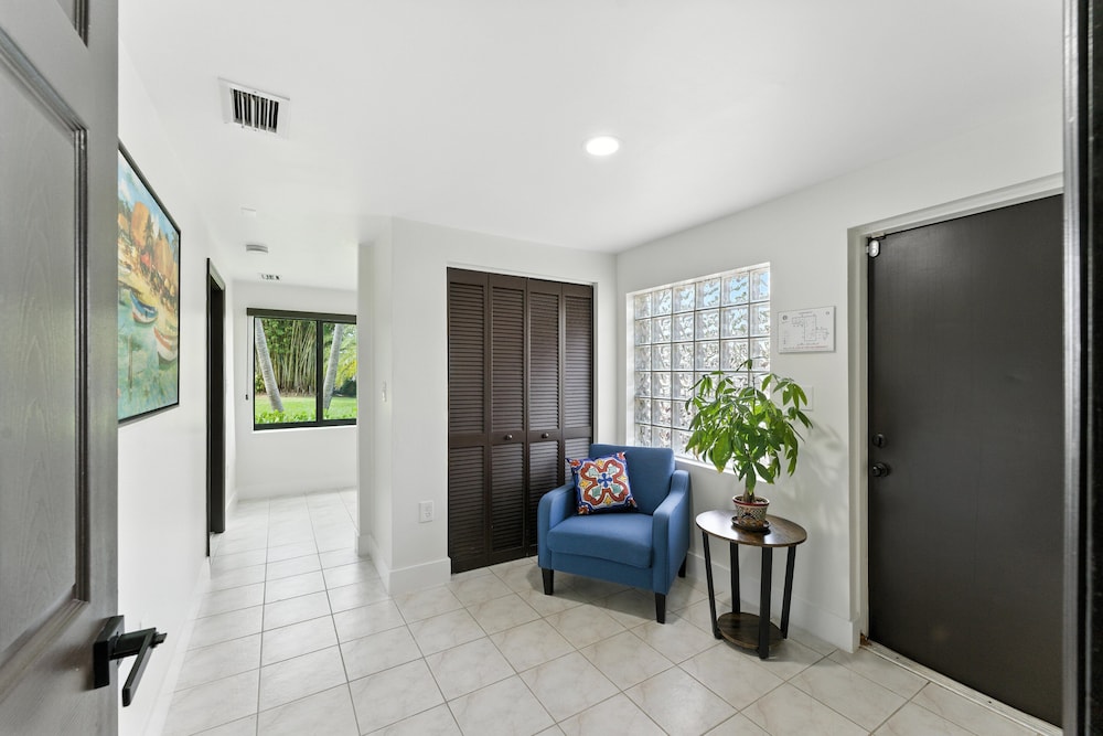 Villa Riverland With Heated Pool On The Water 5 Bedroom Villa