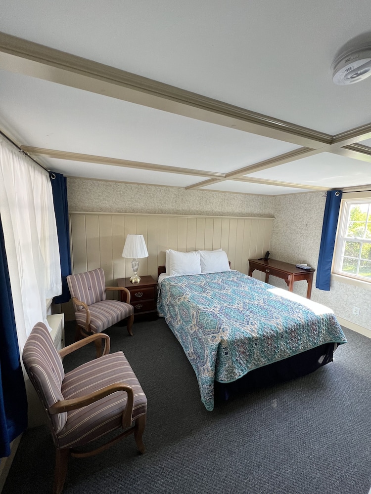 School House Inn