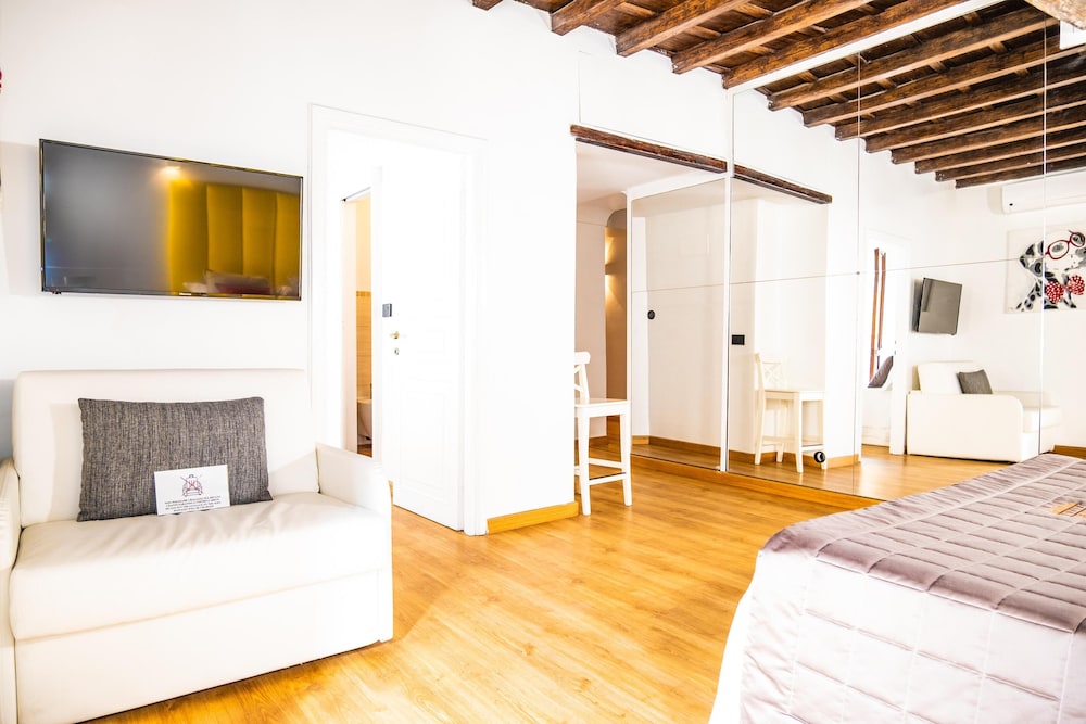 Trevi Queen Apartments