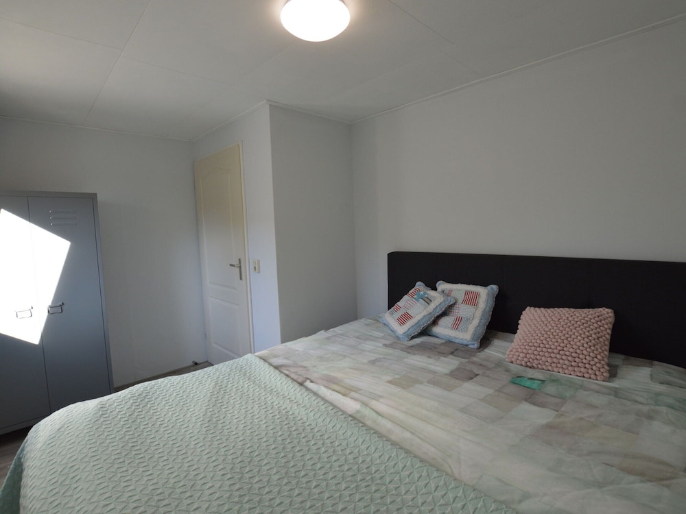 Lovely Holiday Home in Kaatsheuvel With Bubble Bath view 2