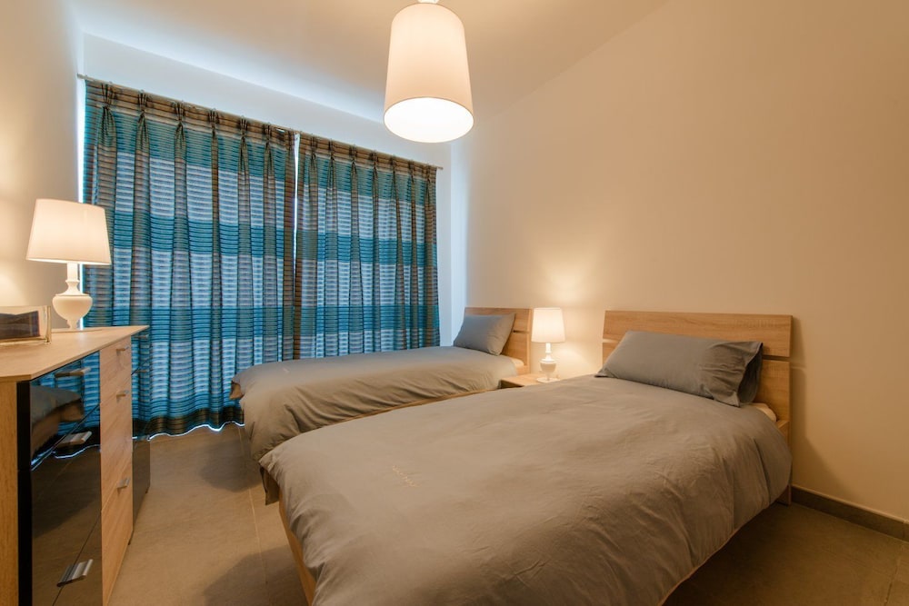 Seafront Luxury APT With Pool view 2