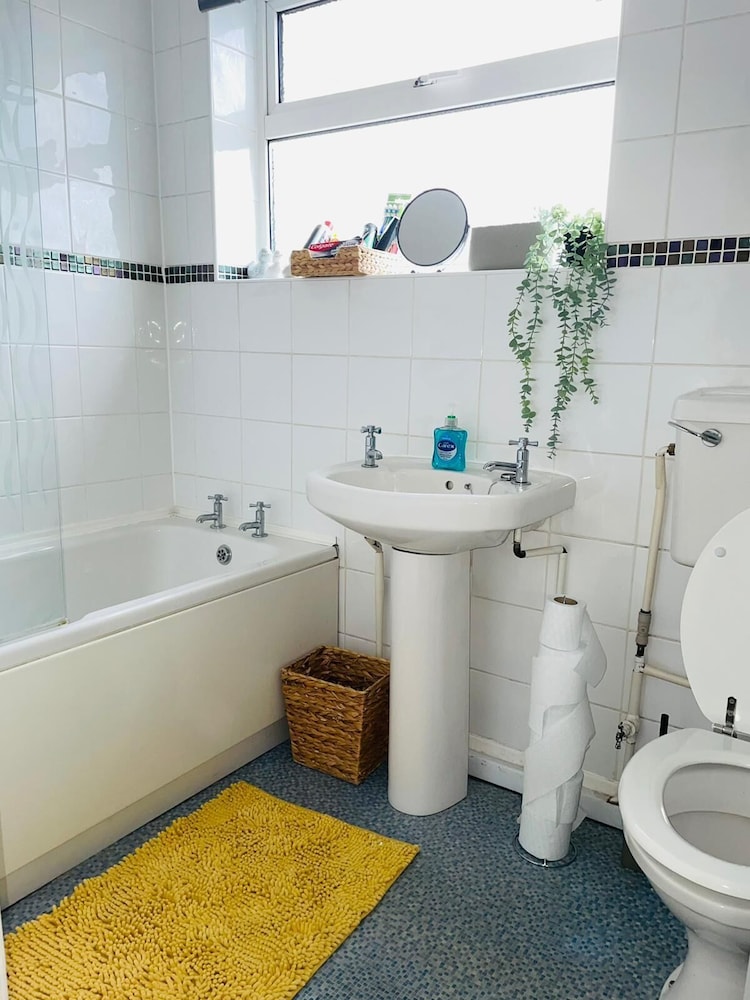 Selston House, Beautiful Cottage Home for 5 Guests, Cul-de-sac on Private Road view 5