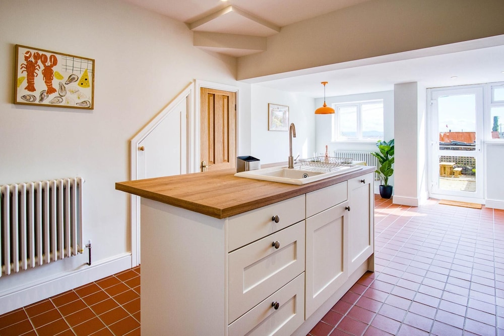 Woodville Road - 2 Bedroom House - Mumbles