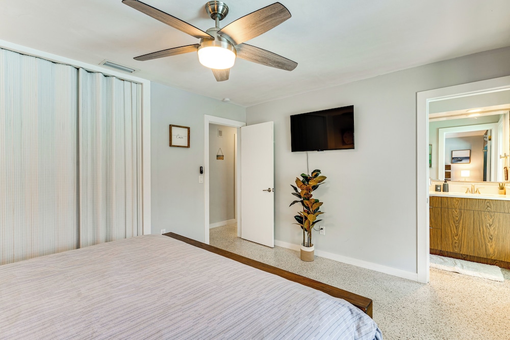2 Mi to Beach: Canal-front Retreat in Cape Coral!