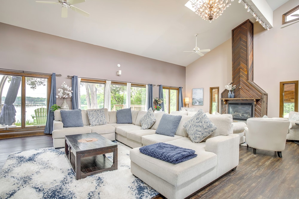 On-site Boat Dock: Queenstown Home w/ Pool & Yard!