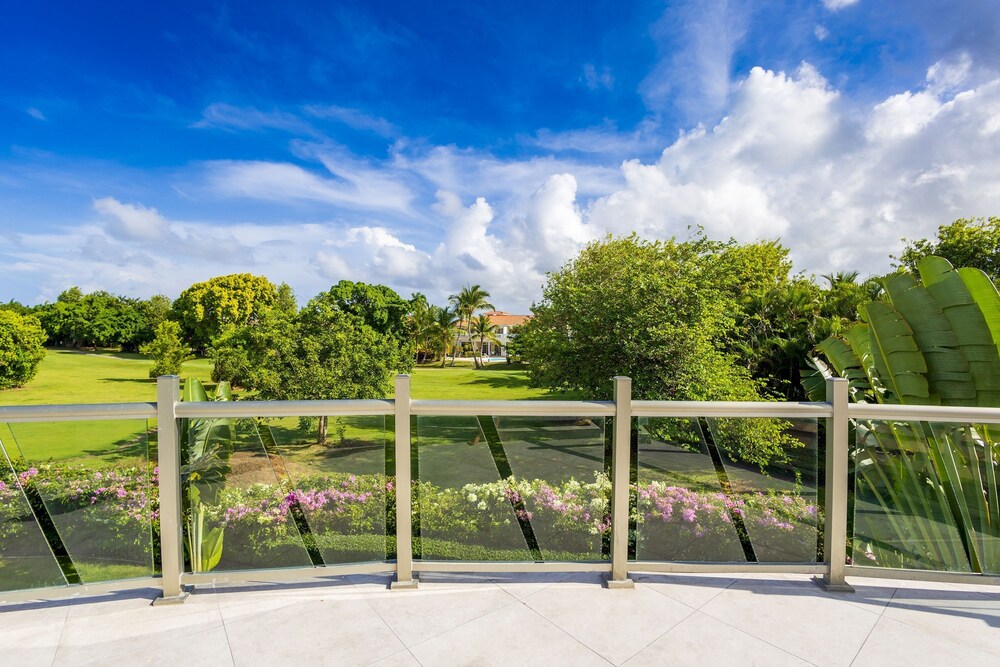 Villa Desiree 5BR Cocotal Luxury Villa Pool Maid