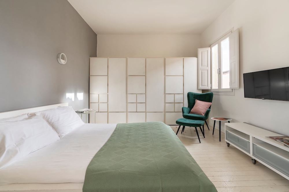 Laura 10 in Firenze With 1 Bedrooms and 1 Bathrooms
