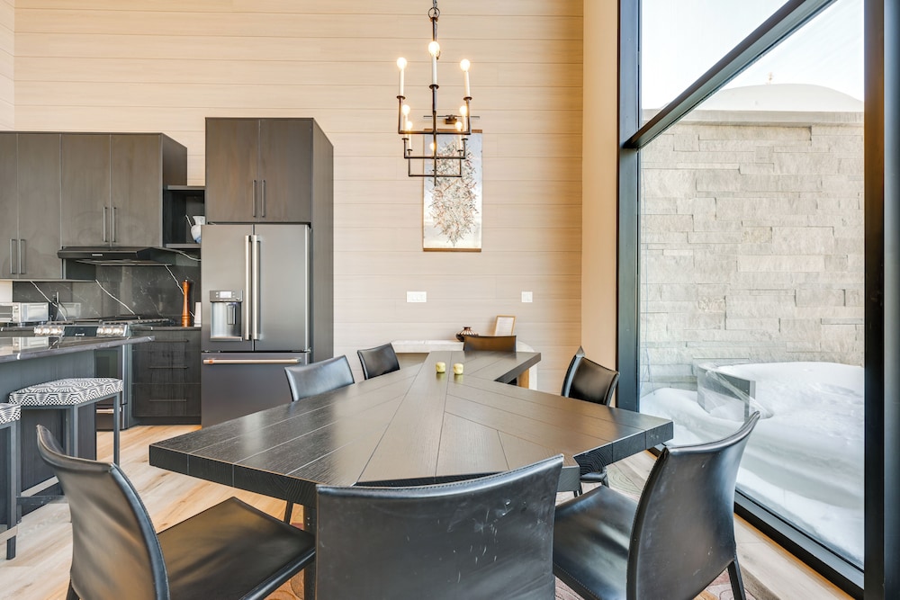 Modern Ski-in/out Home in Brian Head w/ Deck