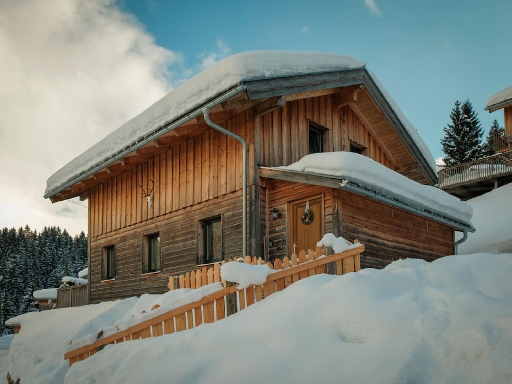 Chalet in Annaberg-lungotz With a Community Pool