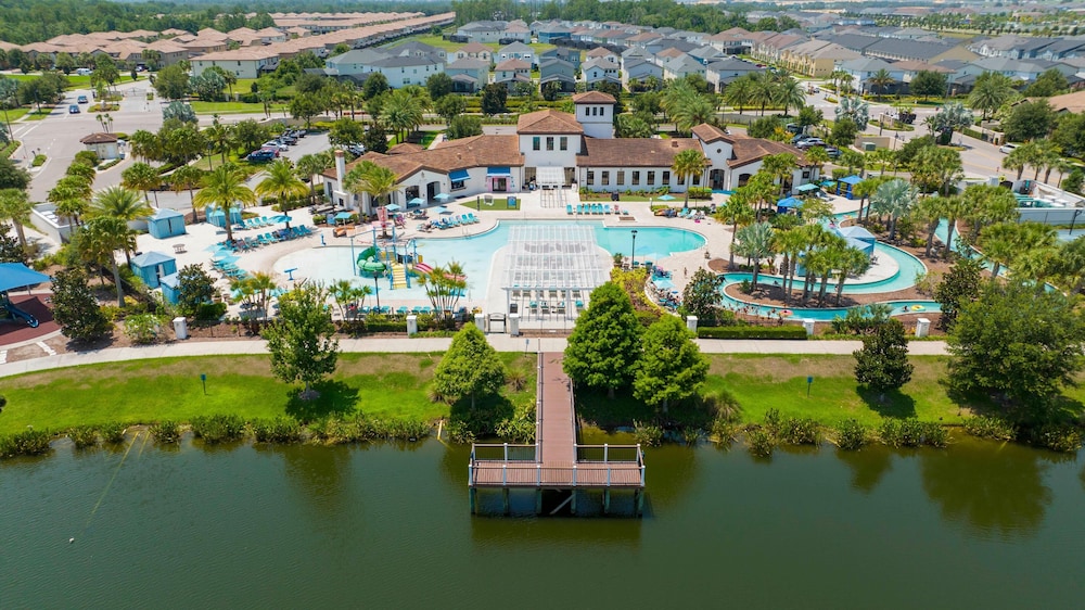 8822 GC - Fabulous 5BR Townhome: Pet Friendly