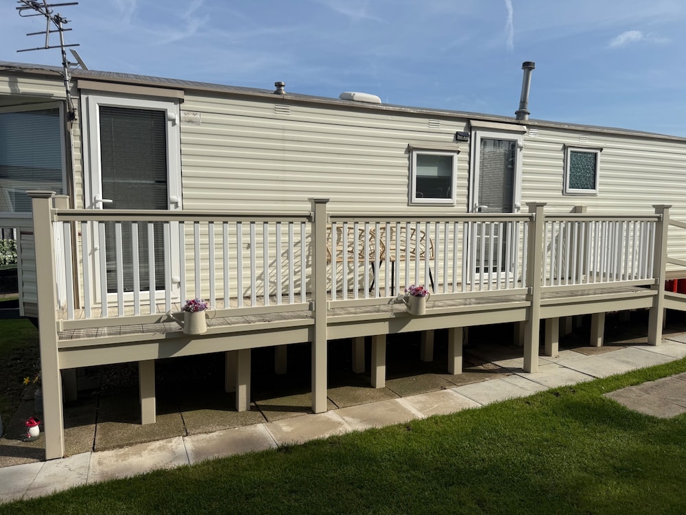 Seaside Getaways - Happy Days Chapel st Leonards