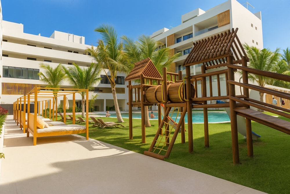 Chic 2BR Stay w Terrace Picuzzi 5 Min to Beach