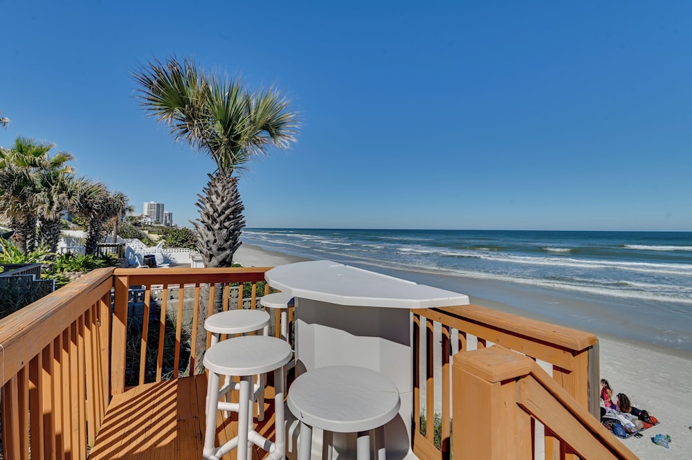 Oceanfront Escape on Wilbur Beach!