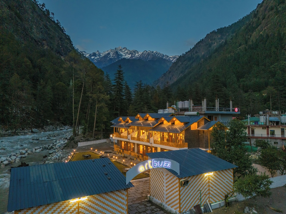 The Social Stays Kasol