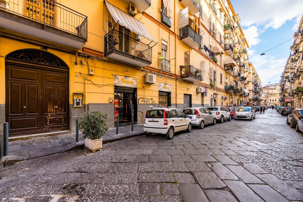 Carlo III Apartment by Wonderful Italy