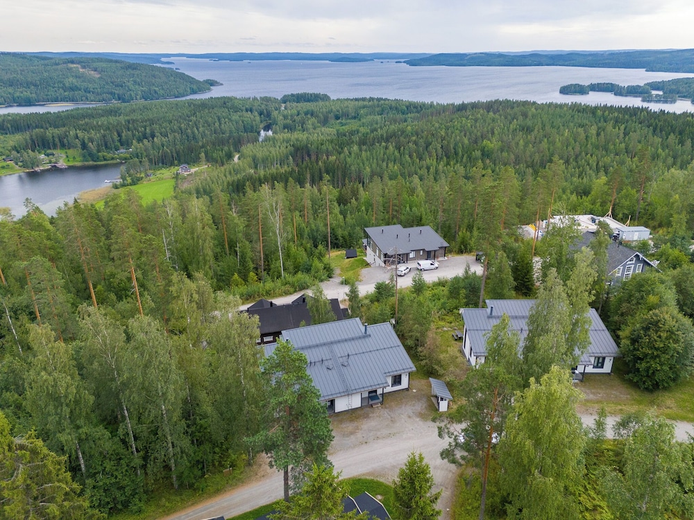 Peaceful 2BR Getaway Cabin at Riihivuori