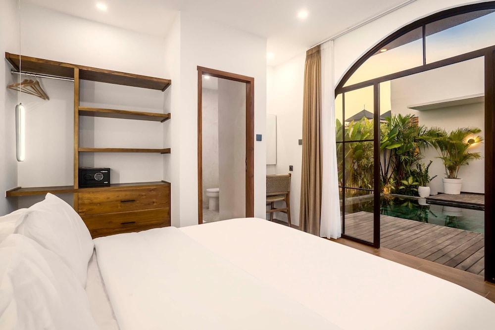 Casa Copper by Alfred in Bali - Tropical Luxury 3BR Pool Villa in the Heart Canggu