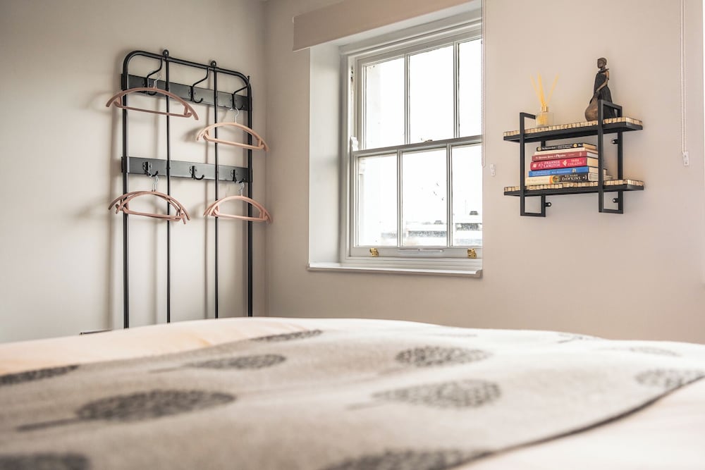 Stunning High Street Loft in Cheltenham