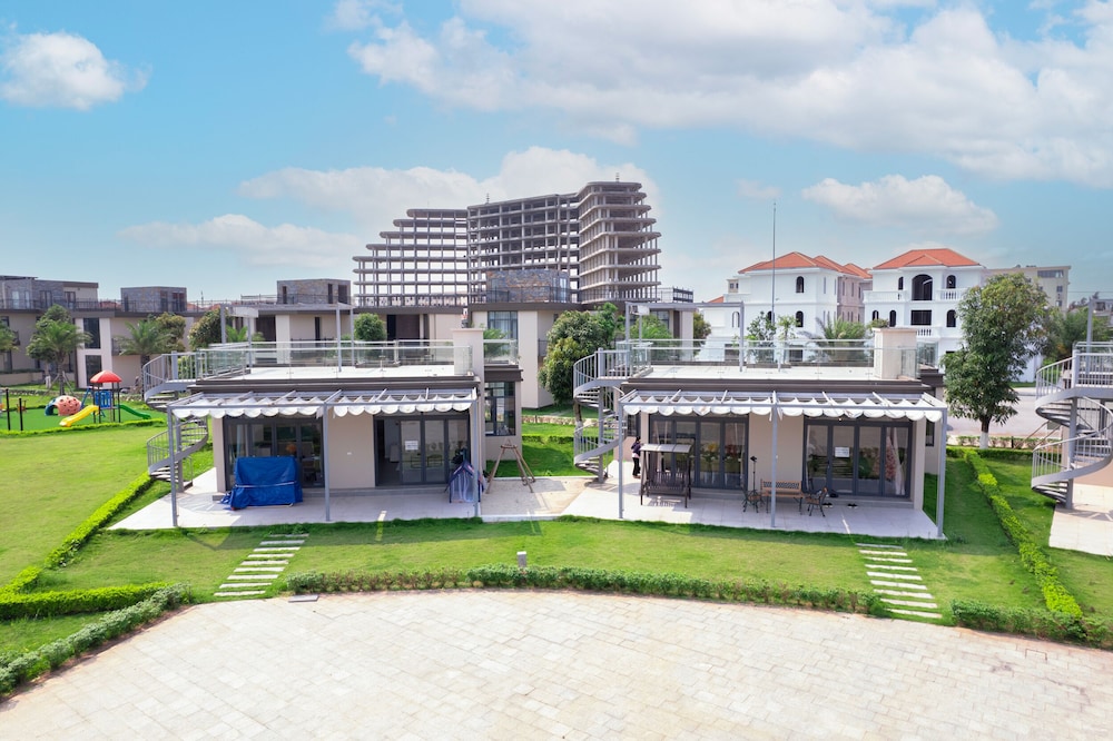 Solar LuxStay Villa - Long Beach