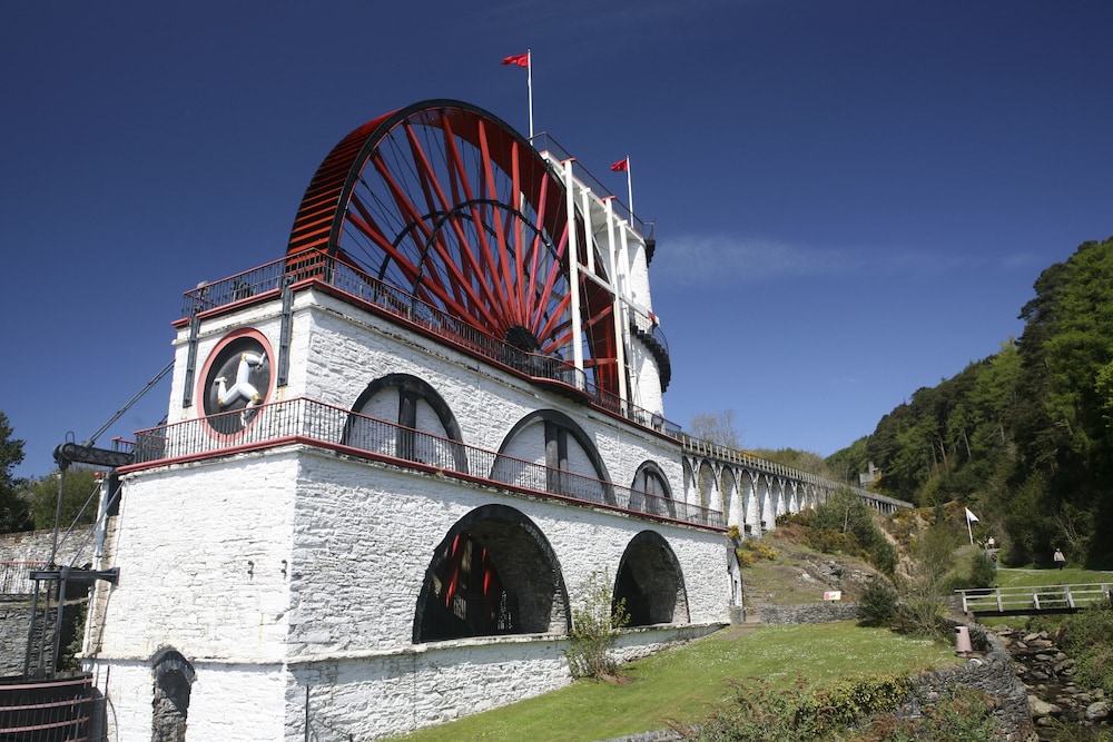 COMIS Hotel & Golf Resort
