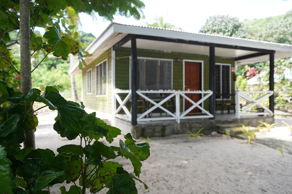 White Sandy Beach Eco Lodge