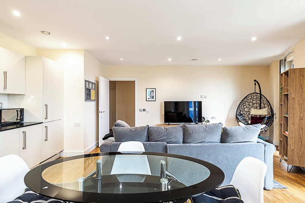 Wembley Vacations - Vibrant London Canal Apartment - Property Image 10