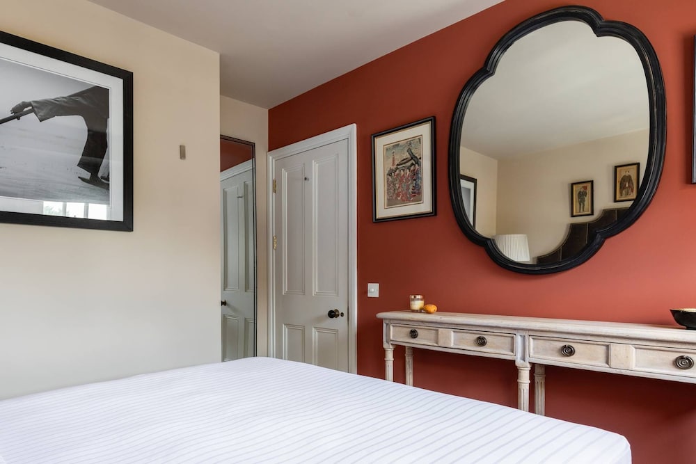Clarendon Street by Onefinestay