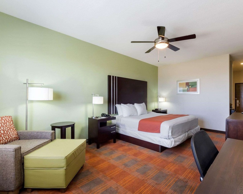 Garner Hotel Victoria - East by IHG