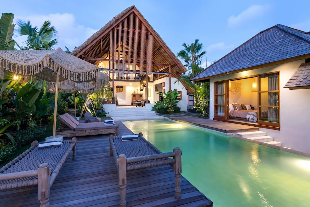 Villa Chempaka by Alfred in Bali - New Luxe Tropical 4BR Dream Villa in Canggu