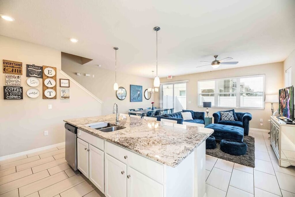 Compass Bay - Big Vacation Homes