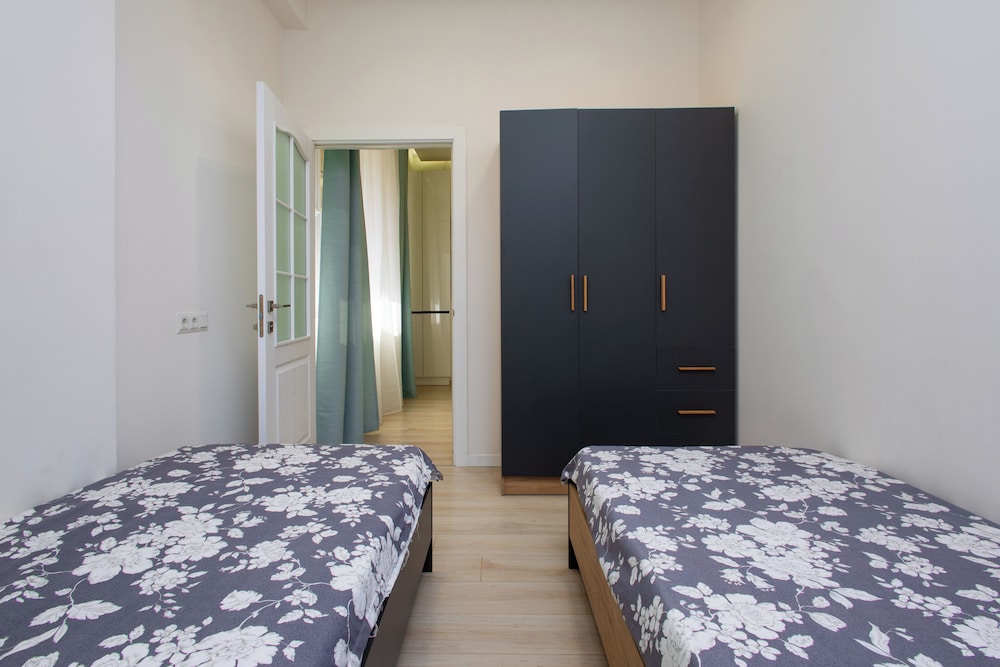 Apartment by Luxe Group PU514