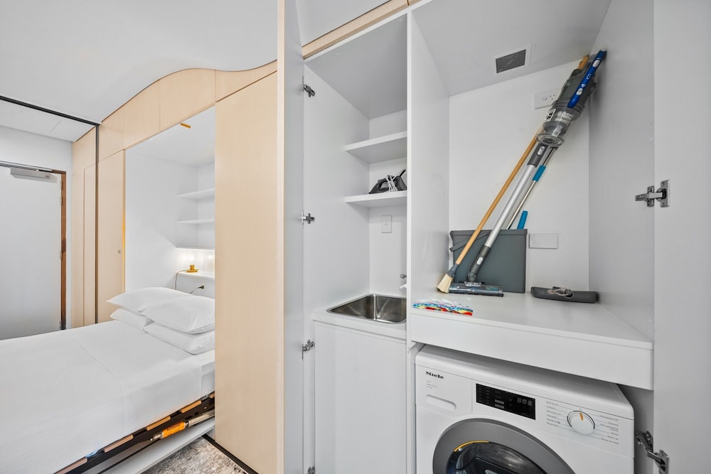 Stylish Studio in Acton With Stunning Water Views