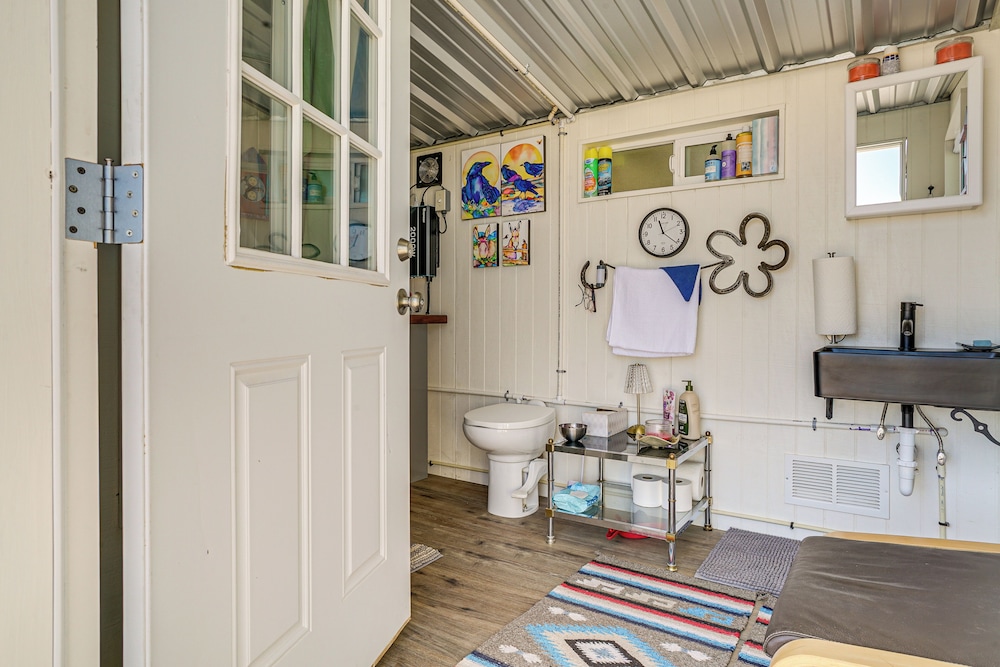 Tiny Home Studio: New Mexico Nature Retreat!