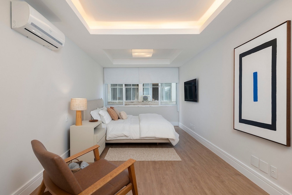 Copacabana – Av. Atlântica | 4 quartos, Vista Mar, 1 min praia de Copacabana - por Casapē Rio