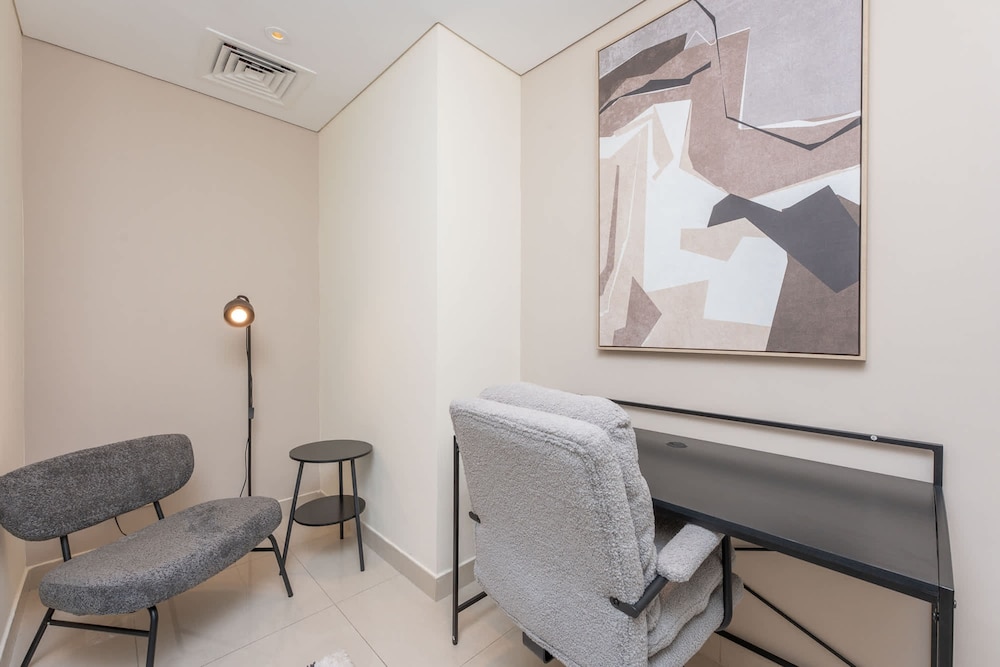 1 Bedroom and Situated Near Burj Khalifa and Dubai Mall