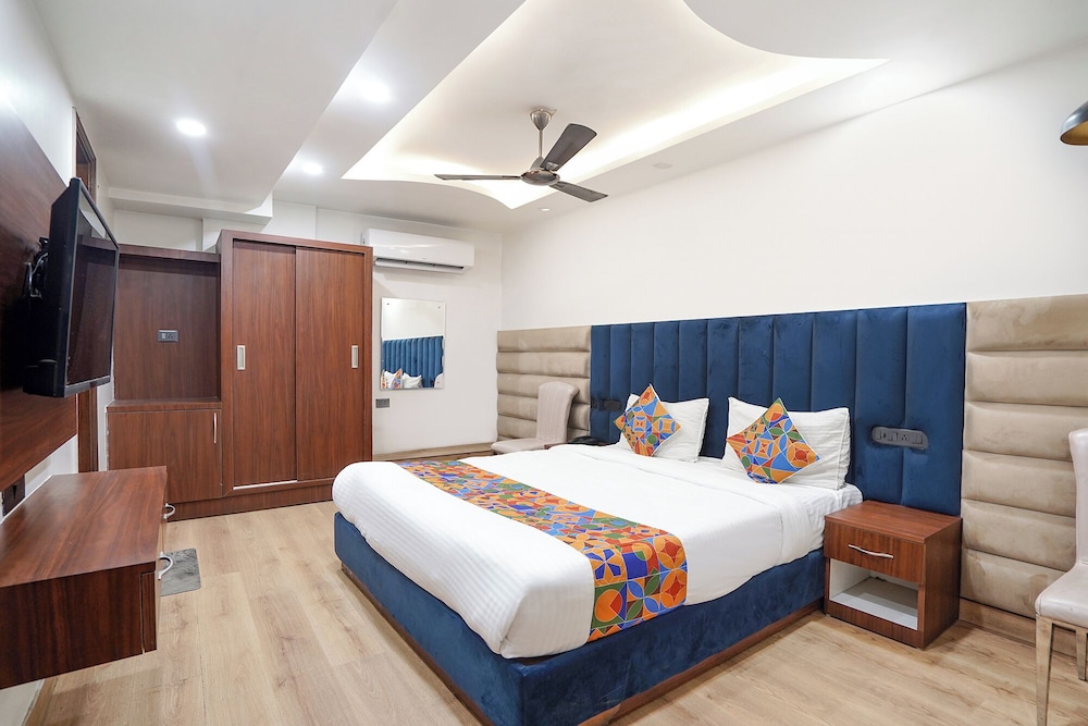 Fabhotel Golden Eye Inn