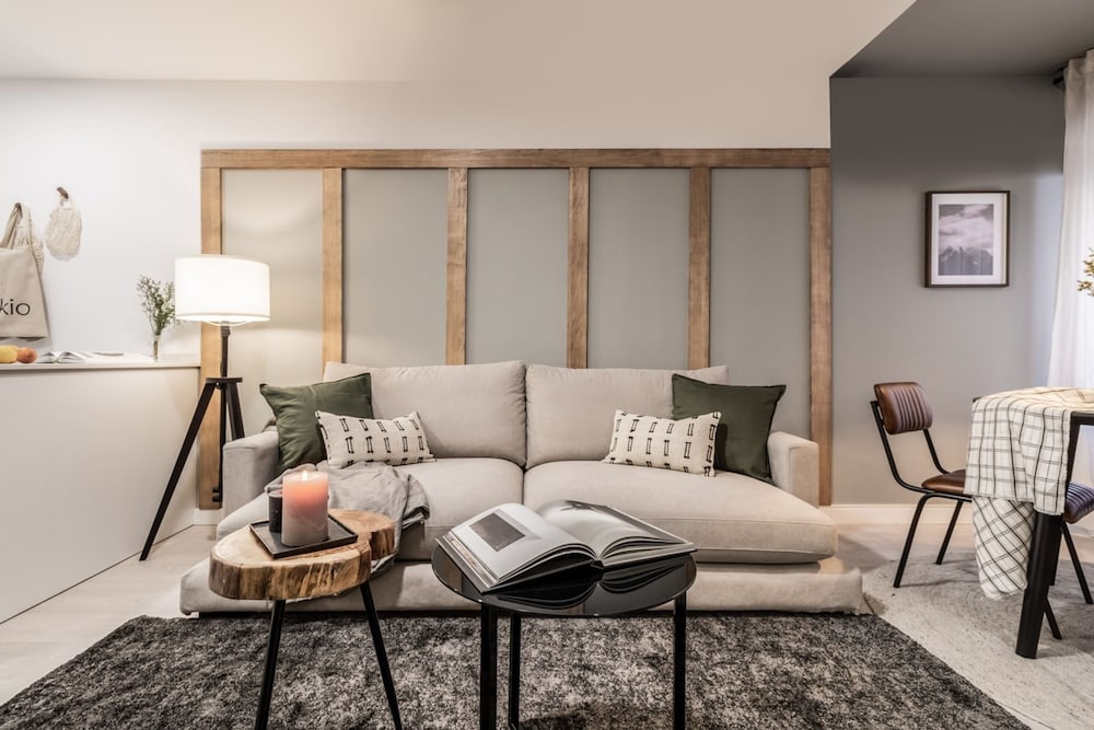 Beraldi - 1 Bedroom and Shared Pool in Trafalgar