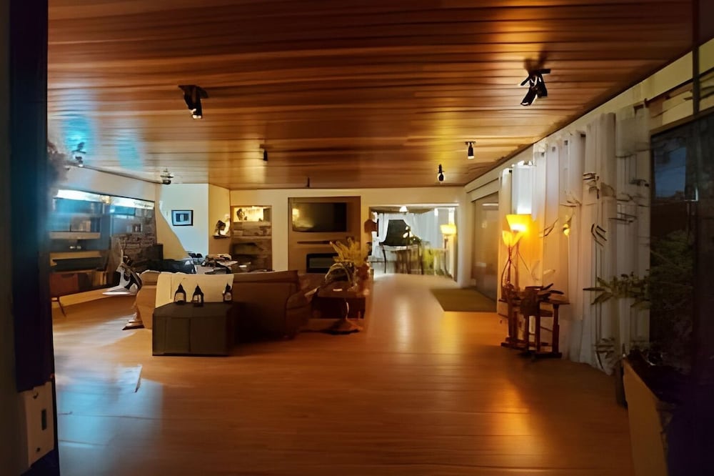 THE WRITERS HOUSE
