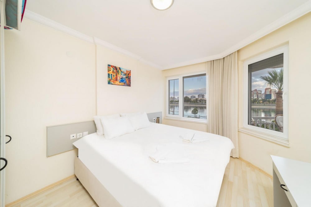 Lovely Apartment With Shared Pool in Konyaalti view 4