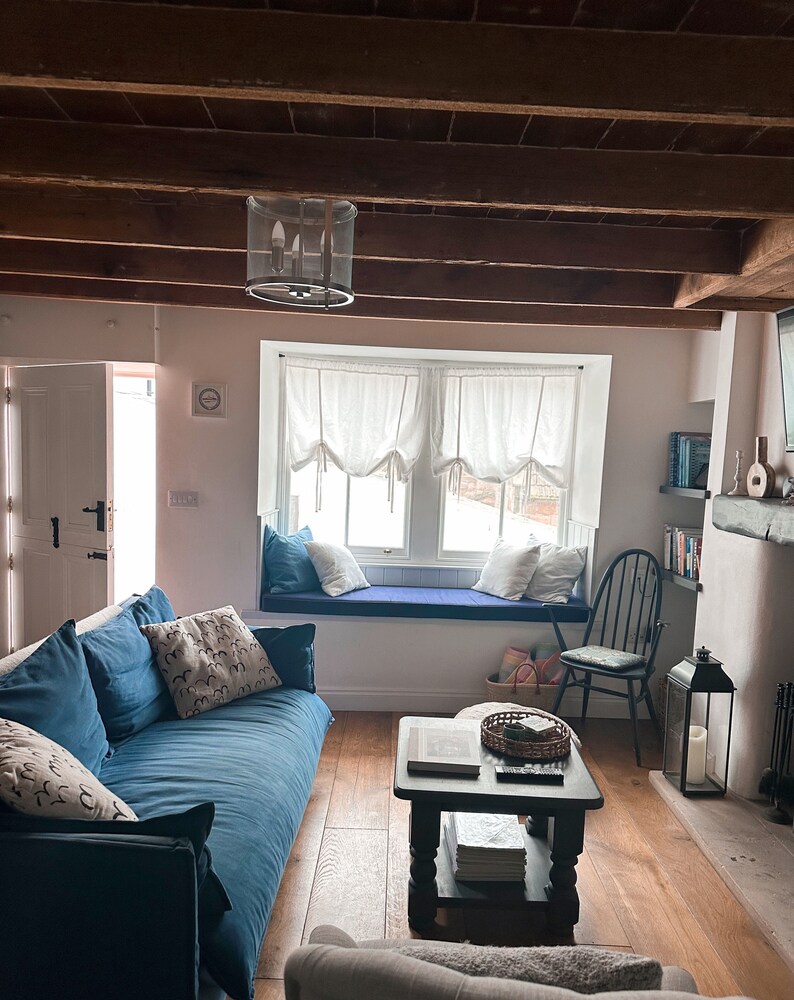 Beautiful 3-bed Cottage With Stunning sea Views