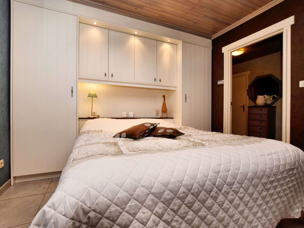 Luxurious Holiday Home with Hot Tub & Sauna in Houffalize view 3