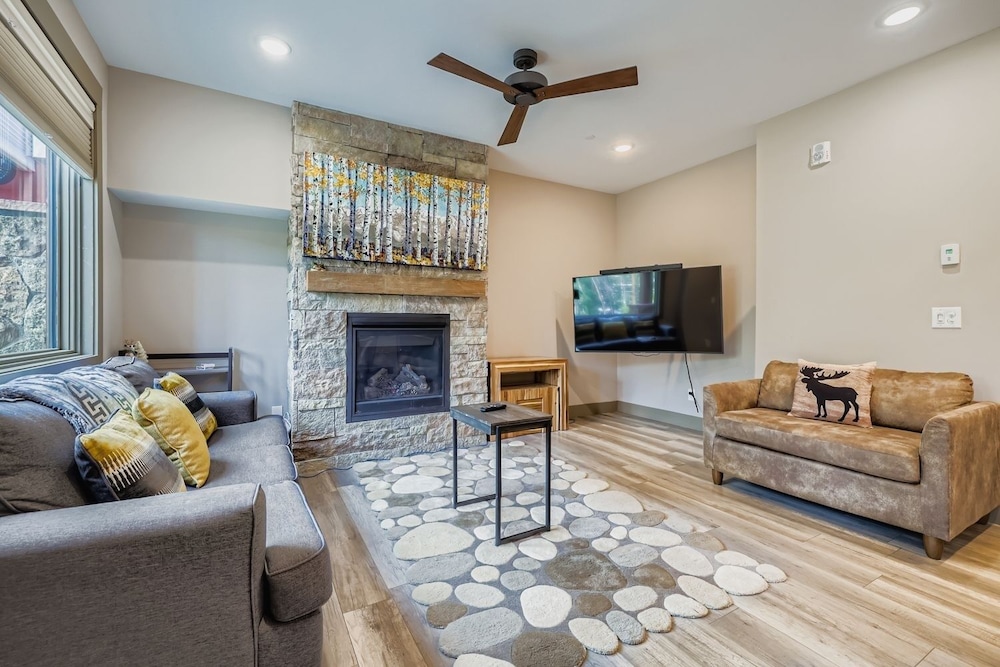 1820 The Seasons 1 Bedroom Condo