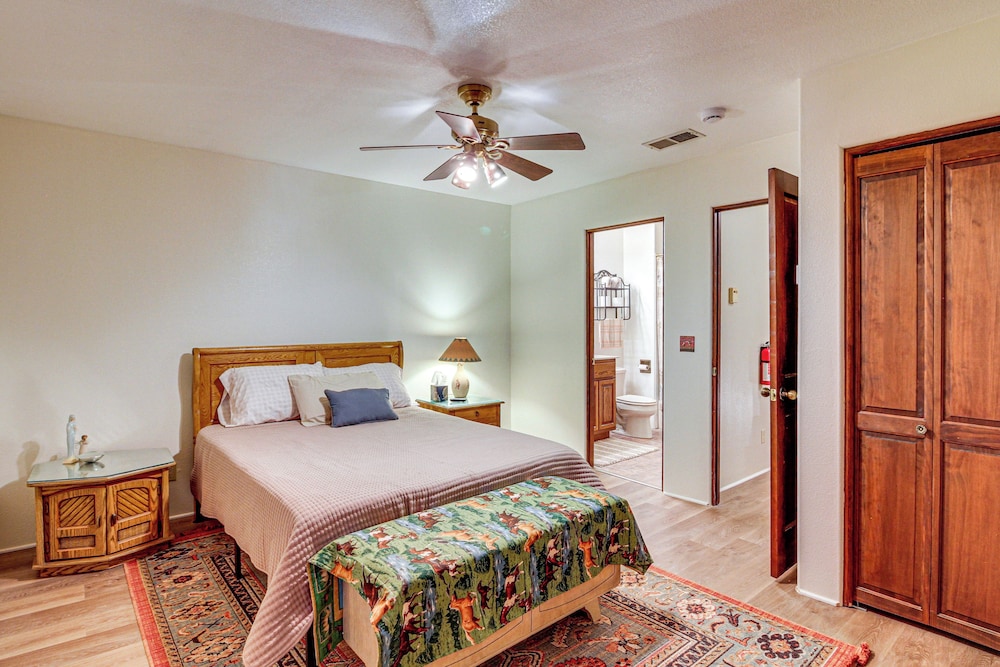 Stunning Sandia Mtn Views: Rio Rancho Retreat