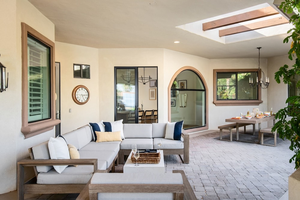 Villa Verbena by Avantstay Expansive Estate w B-ball Court Pool Spa Entertainer s Yard