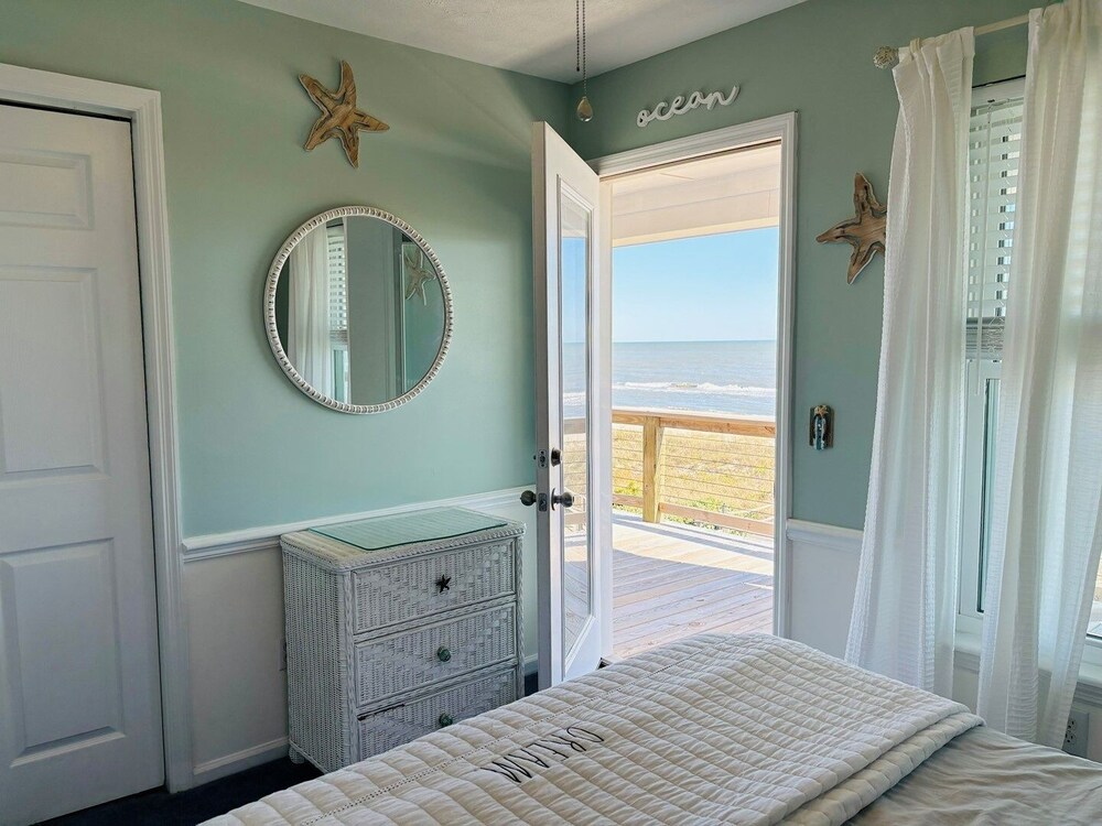 Nothin But Nett 5 Bedroom Home by RedAwning view 4