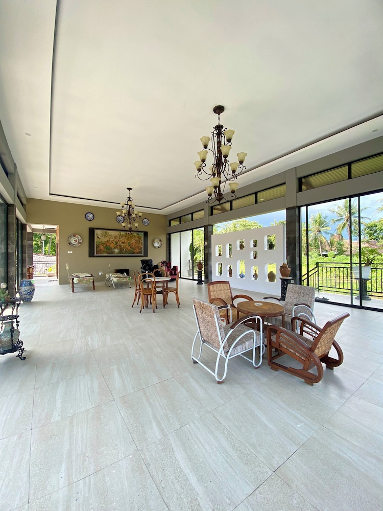 Omnni Villa Borobudur